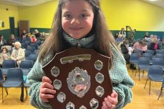 Enillydd-Tlws-Merched-y-Wawr-am-ryddiaith-Blwyddyn-5-a-6