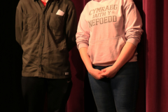 Owain-Sion-Llanfairpwll-a-Gweni-King-Aberystwyth-Actorion-mwyaf-addawol-yr-Wyl-–-rhodd-arbennig-gan-Huw-Llyr-Llywydd-yr-Wyl